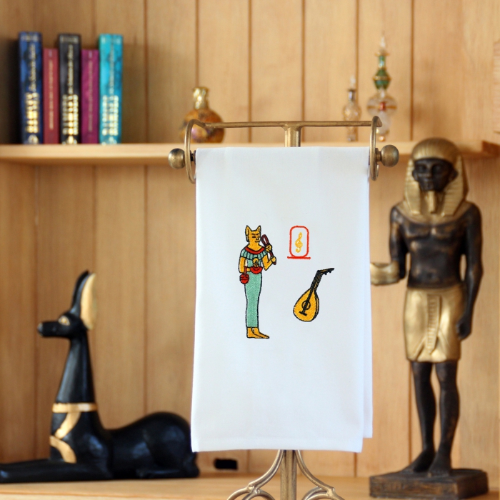 Geschirrtuch 50 x 70 cm, weiß mit der ägyptischen Gottheit Bastet bestickt