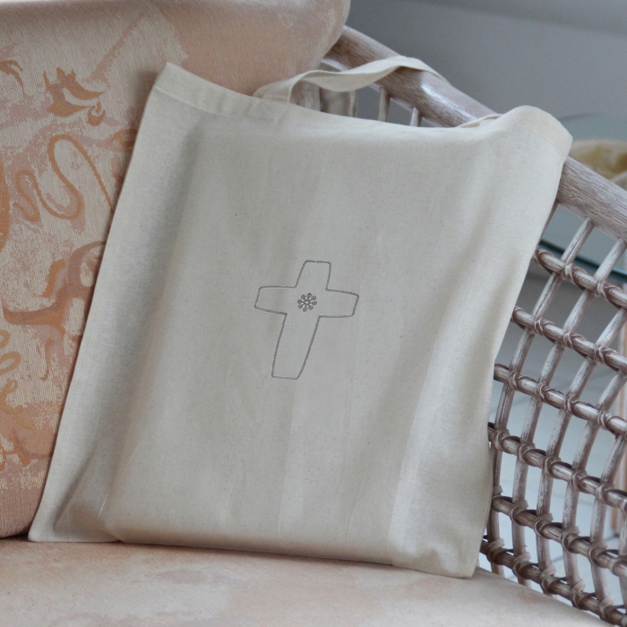 Baumwolltasche weiß, mit einem Kreuz bestickt