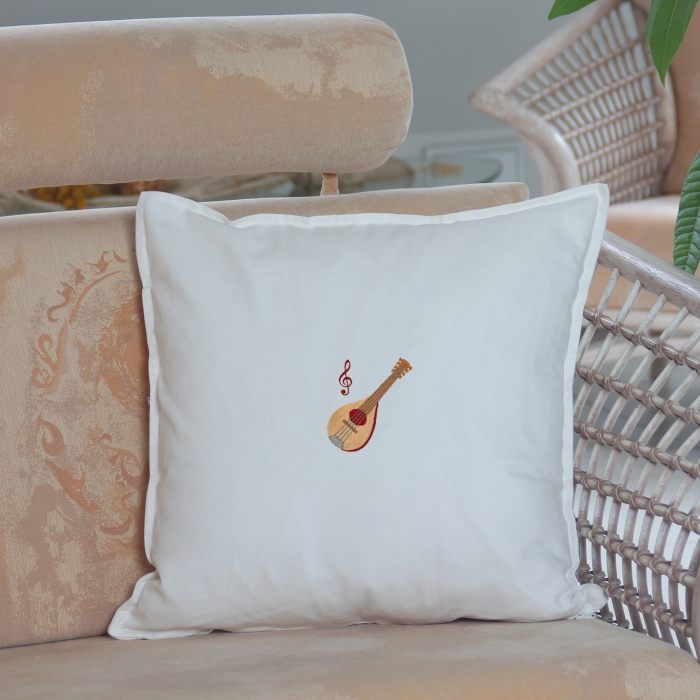 Kissen 50 x 50 cm Weiß, mit Zupfinstrumenten bestickt