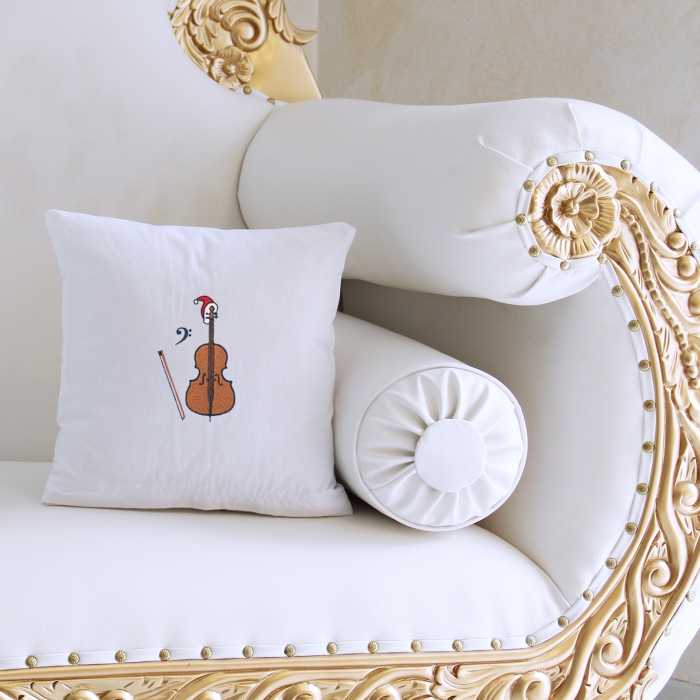 Mini-Kissen Weiß 30 x 30 cm mit Füllung, Streichinstrumente mit Nikolausmütze bestickt