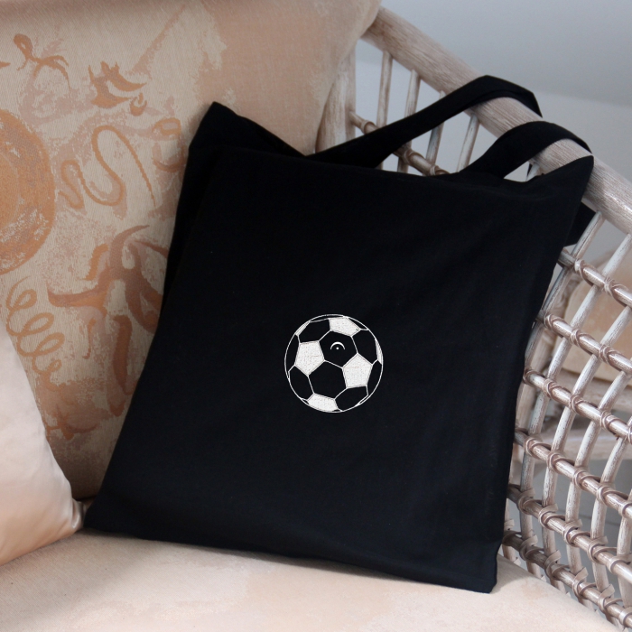 Baumwolltasche schwarz mit einem Fußball bestickt