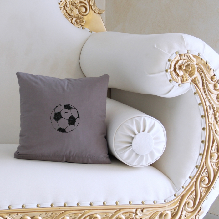 Mini-Kissen mehrere Farben 30 x 30 cm, mit einem Fußball bestickt