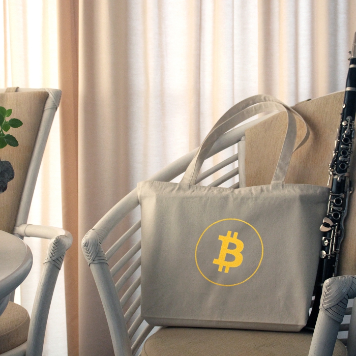 Stabile Tragetasche mit Bitcoin bestickt, aus naturweißer Baumwolle mit Reißverschluss