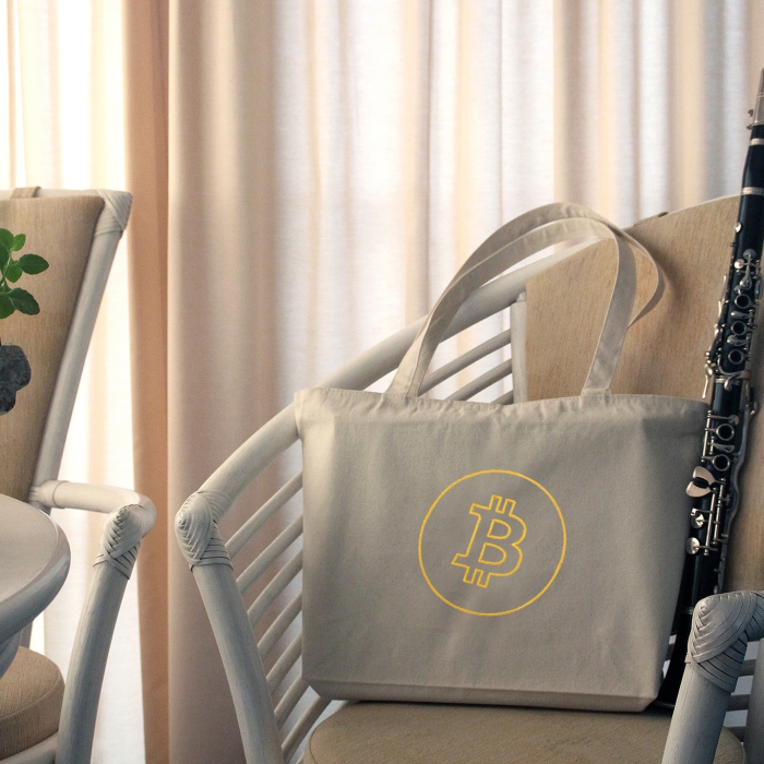 Stabile Tragetasche mit Bitcoin bestickt, aus naturweißer Baumwolle mit Reißverschluss