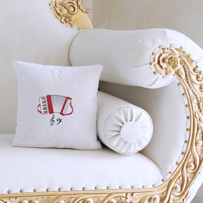 Mini-Kissen Weiß 30 x 30 cm mit Füllung, mit Aerophon bzw. Durchschlagzungeninstrument bestickt