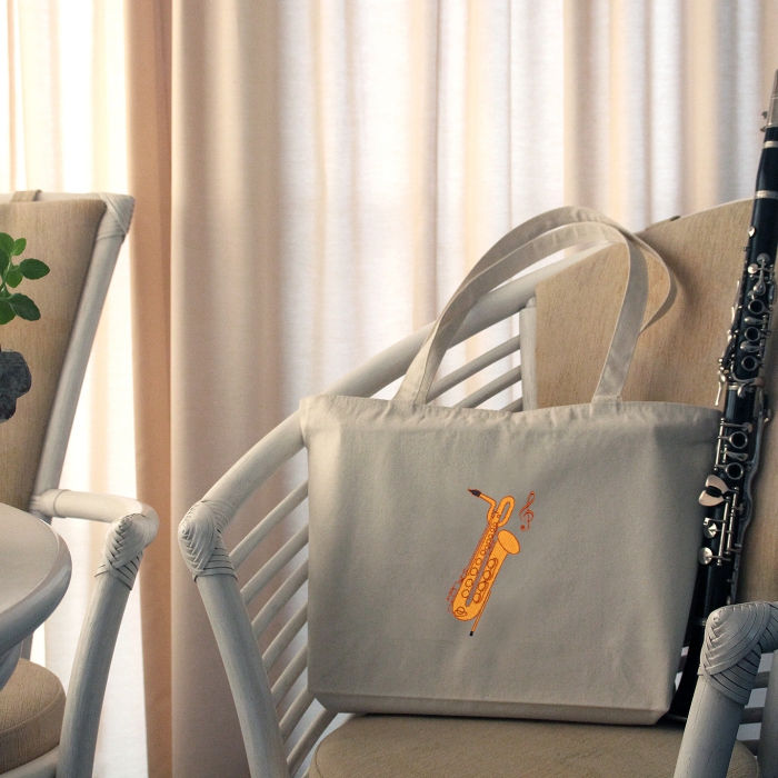 Stabile Tragetasche mit einem Basssaxophon bestickt, aus naturweißer Baumwolle mit Reißverschluss