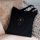 Baumwolltasche schwarz, mit einem Kreuz bestickt
