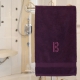 Handtuch Aubergine, in verschiedenen Größen mit Altschlüssel bestickt