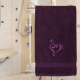 Handtuch Aubergine, in verschiedenen Größen mit F- und G- Schlüssel bestickt