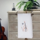 Geschirrtuch 50 x 70 cm, weiß mit abstrakten Kontrabass und Bassschlüssel bestickt