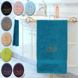 Osterküken - Handtuch, mehrere Farben und Größen mit drei Küken und Noten bestickt