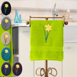 Osterglocke - Handtuch, farbig in verschiedenen Größen mit einer Osterglocke bestickt