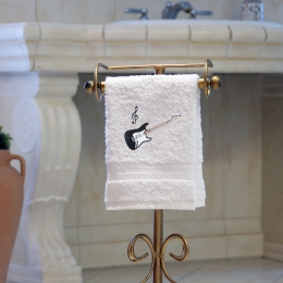 E-Gitarre - Handtuch, weiß in verschiedenen Größen mit E-Gitarre und Notenschlüssel bestickt