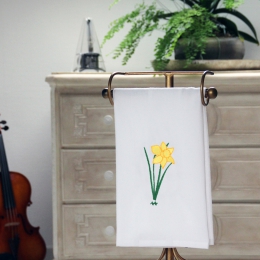 Geschirrtuch 50 x 70 cm, weiß mit einer Osterglocke bestickt