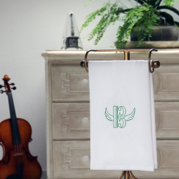 Geschirrtuch 50 x 70 cm, weiß Altschlüssel als Kontur mit Flügeln bestickt