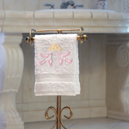 Hochzeit - Handtuch weiß, zwei Hochzeitstauben mit zwei Hochzeitsringen, in verschiedenen Größen, bestickt