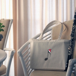 Stabile Tragetasche, mit weihnachtlichen Achtelnote bestickt, mit Reißverschluss