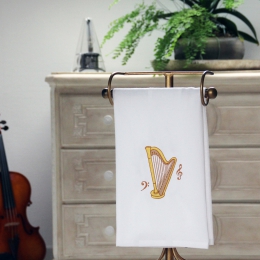 Geschirrtuch 50 x 70 cm, weiß mit einer Harfe und Notenschlüssel bestickt