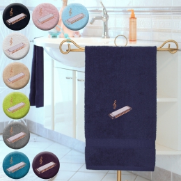 Mundharmonika - Handtuch, mehrere Farben und Größen, mit Mundharmonika und Violinschlüssel bestickt