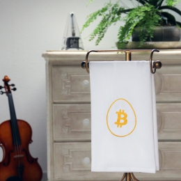Geschirrtuch 50 x 70 cm, weiß mit Bitcoin Osterei bestickt