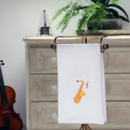 Geschirrtuch 50 x 70 cm, weiß mit einem Tenorsaxophon und Notenschlüssel bestickt